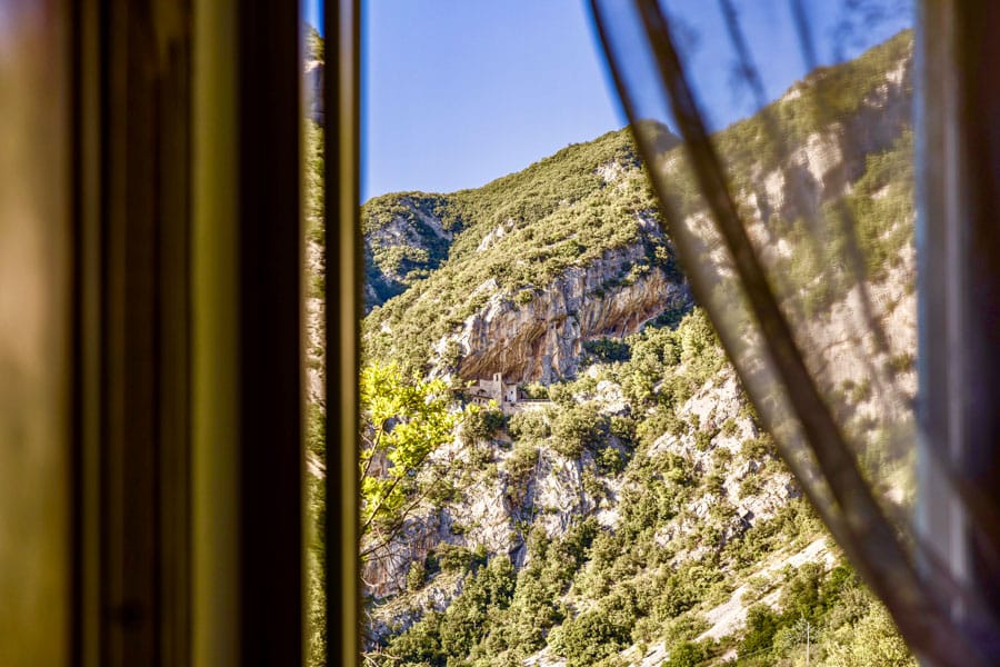 Villachiovada Luxury - Villa Umbria Closeup Window View